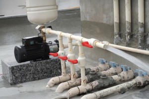 Γιατί να εγκαταστήσετε πιεστικό συγκρότημα – Πρακτικές λύσεις για σταθερή πίεση νερού